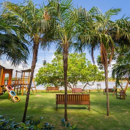 Apto Guarajuba Praia Condominio Porto Smeralda-100 Metros Da Praia Luaran gambar
