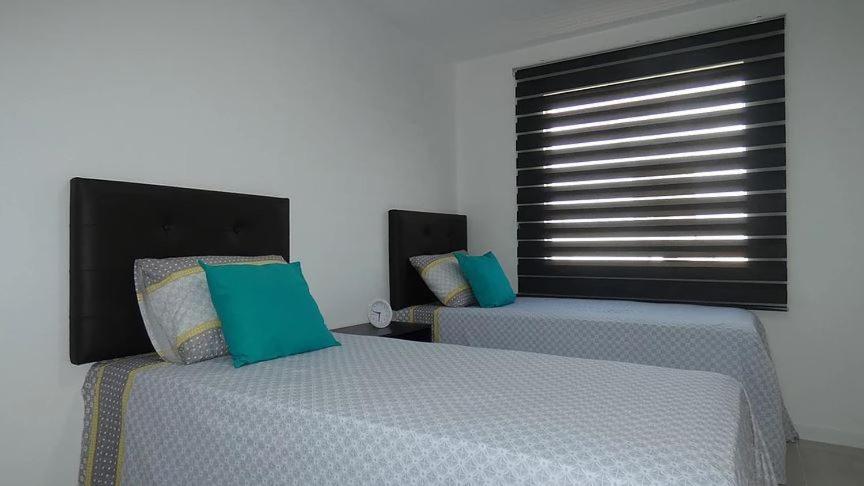 Apto Guarajuba Praia Condominio Porto Smeralda-100 Metros Da Praia Luaran gambar