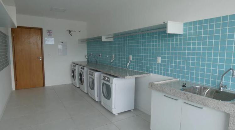 Apto Guarajuba Praia Condominio Porto Smeralda-100 Metros Da Praia Luaran gambar